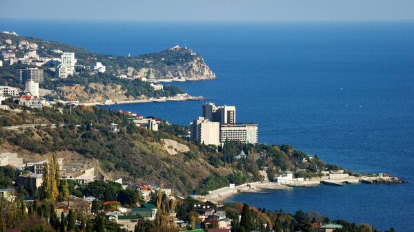 Вид на южный берег Крыма в окрестностях большой Ялты, архивное фото