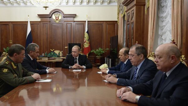 Президент России Владимир Путин проводит в Кремле совещание об итогах расследования причин крушения российского самолета