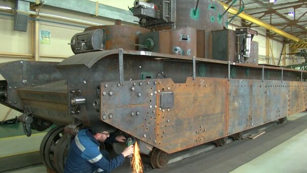 Мастера-механики показали, как реставрируют танки и самолеты Второй мировой