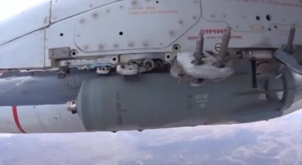Снаряд самолета Военно-космических сил России, вылетевшего для нанесения массированного удара по объектам инфраструктуры ИГ в Сирии