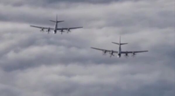Самолеты Ту-95 Военно-космических сил России наносят массированный удар по объектам инфраструктуры ИГ в Сирии