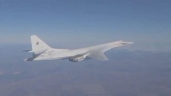Самолеты Ty-160, Ту-95МС и Ту-22М3 сбросили ракеты на объекты ИГ в Сирии Самолеты Ty-160, Ту-95МС и Ту-22М3 сбросили ракеты на объекты ИГ в Сирии