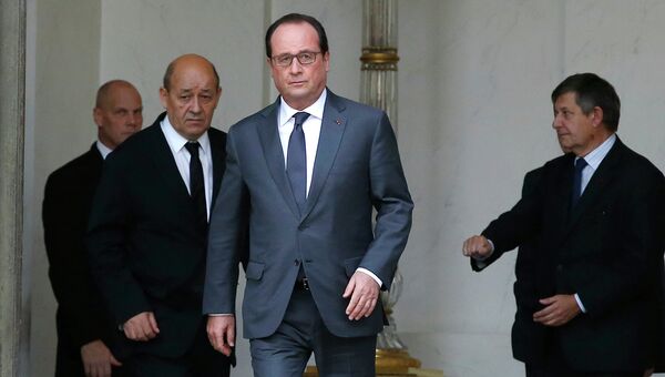 Президент Франции Франсуа Олланд в Елисейском дворце. Архивное фото
