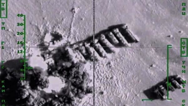 Самолеты российских Воздушно-космических сил нанесли авиационный удар по колоннам бензовозов, перевозящих нефтепродукты в интересах террористических организаций, в Сирии