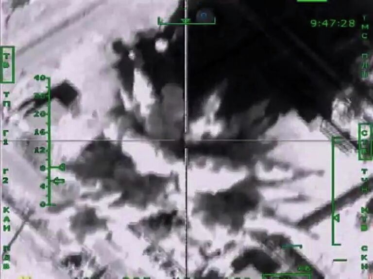 Самолеты российских ВКС России нанесли авиационный удар по одному из нефтеперерабатывающих заводов, принадлежащих террористическим организациям, в Сирии