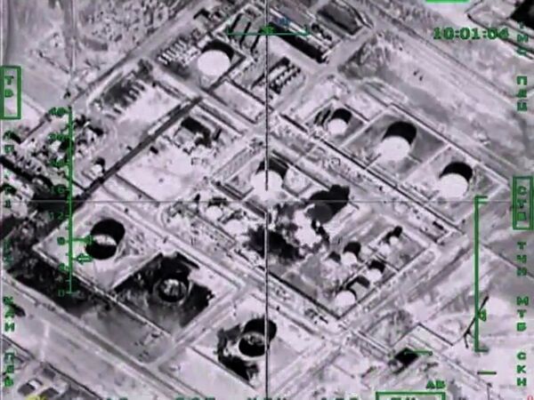 Самолеты российских Воздушно-космических сил нанесли авиационный удар по одному из нефтеперерабатывающих заводов, принадлежащих террористическим организациям, в Сирии