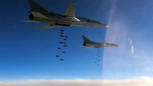 Бомбардировщик-ракетоносец Ту-22 М3 ВКС России во время нанесения массированного удара в Сирии