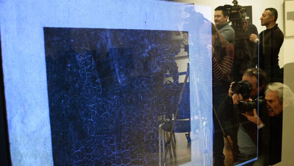 Журналисты на брифинге, посвященном исследованию картины Черный супрематический квадрат художника Казимира Малевича