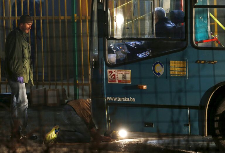 Боснийские эксперты на месте стрельбы в Сараево