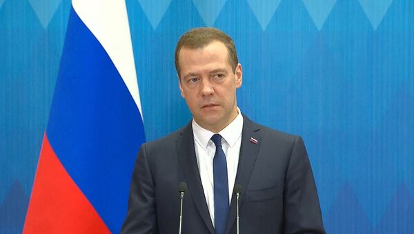Медведев ответил на вопрос о возможном запрете полетов из РФ в другие страны