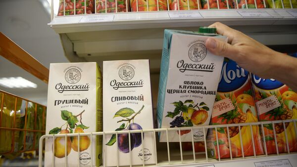 Соки производства Одесского консервного завода в одном из супермаркетов Москвы
