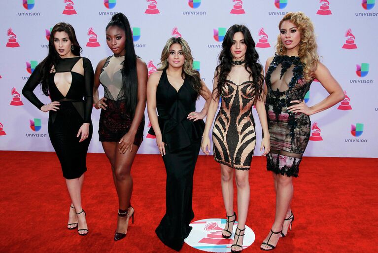 Американская группа Fifth Harmony на церемонии вручения Latin Grammy Awards в Лас-Вегасе. Ноябрь 2015