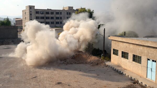 Обстрел террористами из минометов позиций Сирийской арабской армии в городе Дума в пригороде Дамаска. Архивное фото