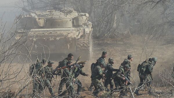 Солдаты Сирийской арабской армии проводят спецоперацию. Архивное фото