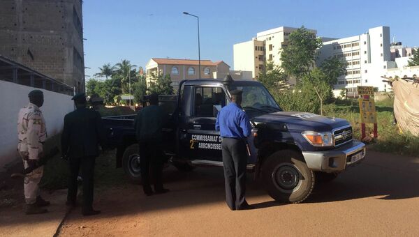 Ситуация возле отеля Radisson Blu в столице Мали городе Бамако. 20 ноября 2015