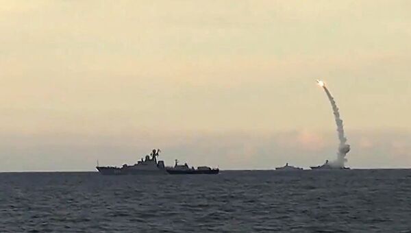 Корабли Каспийской флотилии наносят массированный удар 18-ю крылатыми ракетами комплекса Калибр-НК. Архивное фото