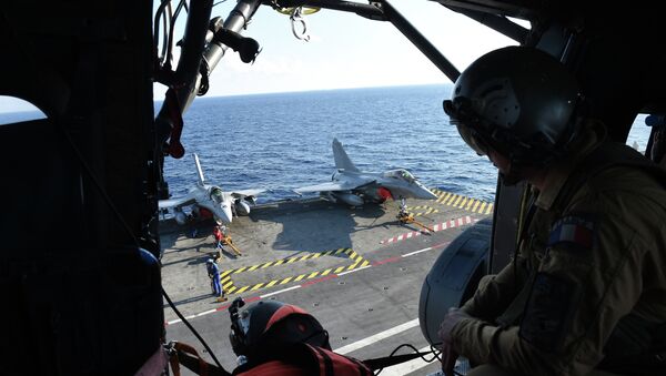 Авианосец Шарль де Голль совершает переход в Восточное Средиземноморье, 21 ноября 2015