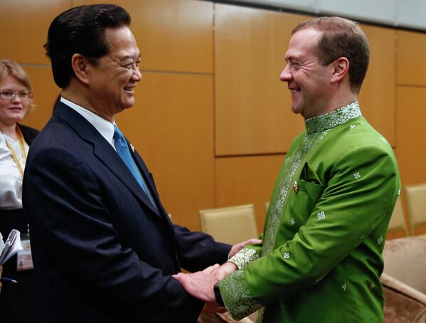 Председатель правительства РФ Дмитрий Медведев и премьер-министр Вьетнама Нгуен Тан Зунг