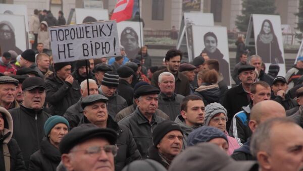 Киевляне в годовщину Майдана вышли на митинг с плакатами против Порошенко