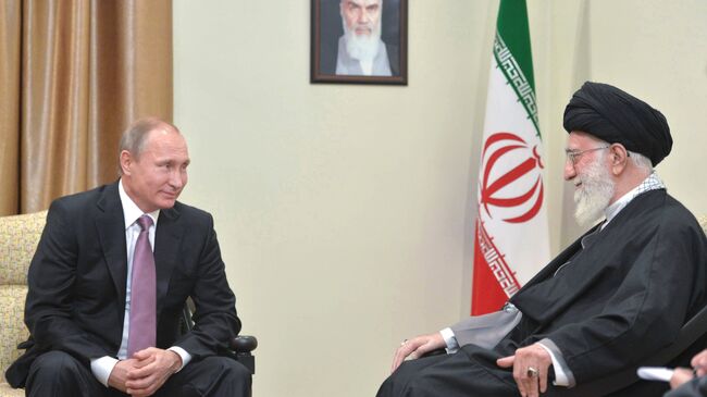 Путин и Хаменеи. Архивное фото