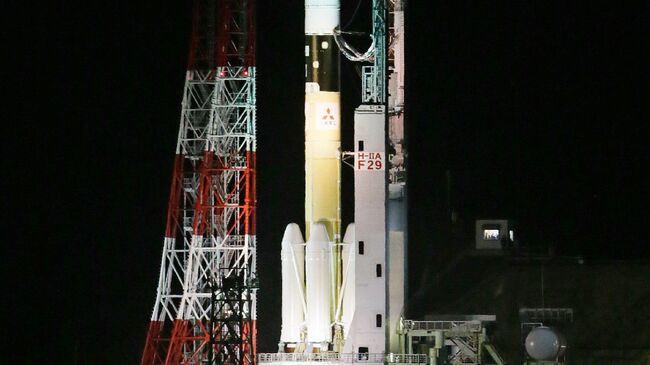 Модифицированная версия ракеты Н2А на взлетной площадке космодрома Танэгасима