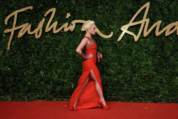 Певица Леди Гага на церемонии вручения премии British Fashion Awards-2015 в Лондоне