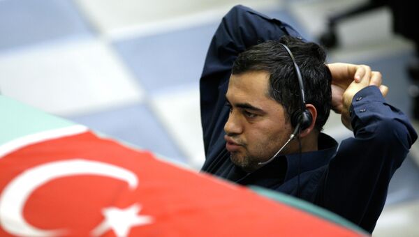 Брокер во время торгов на Стамбульской фондовой бирже, Турция