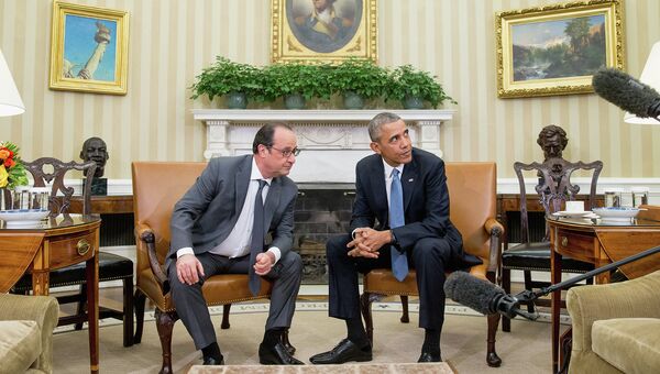 Президент США Барак Обама и президент Франции Франсуа Олланд. Архивное фото