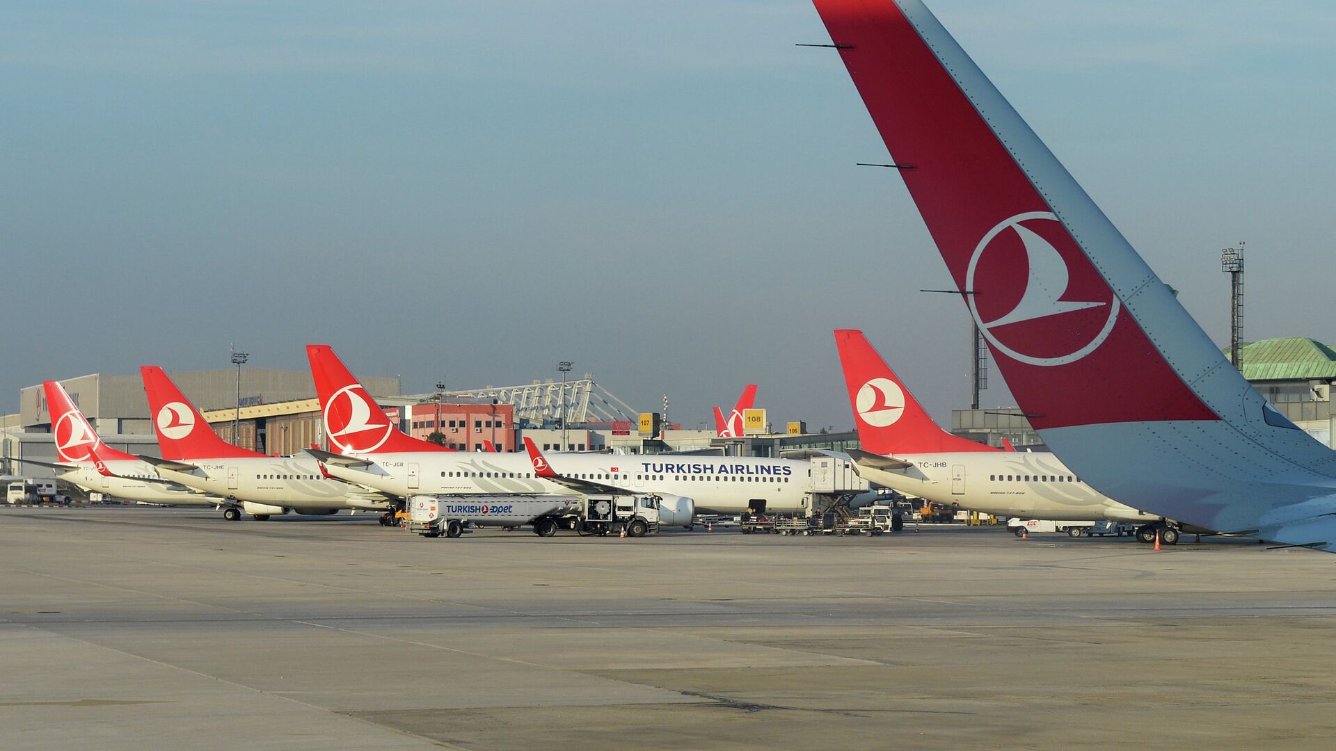 Самолеты авиакомпании Turkish Airlines в аэропорту в Стамбуле - РИА Новости, 1920, 25.08.2024