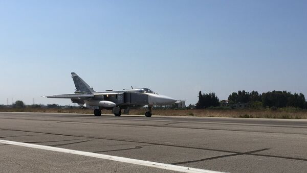 Су-24 возвращается с боевого задания. Авиабаза Хмеймим (Латакия), Сирия