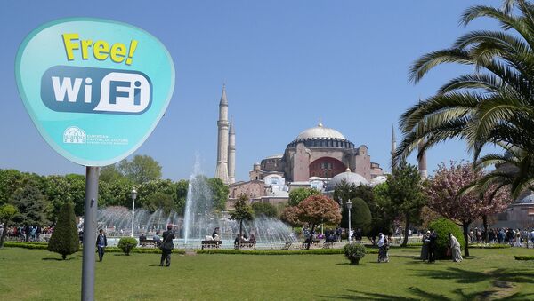 Зона бесплатного Wi-Fi в Стамбуле, Турция. Архивное фото