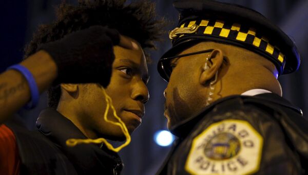Жители Чикаго протестуют против убийства полицейским афроамериканца