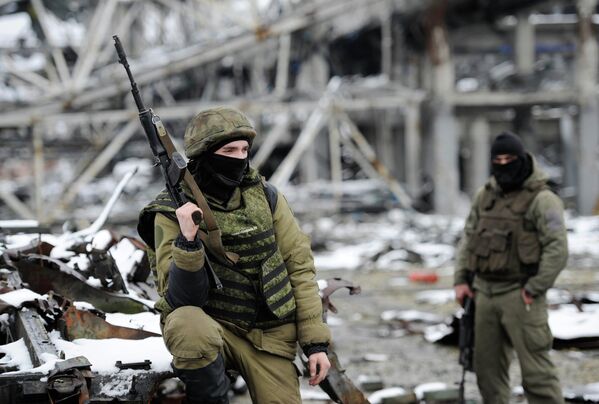 Ополченцы Донецкой народной республики (ДНР) на территории Донецкого аэропорта