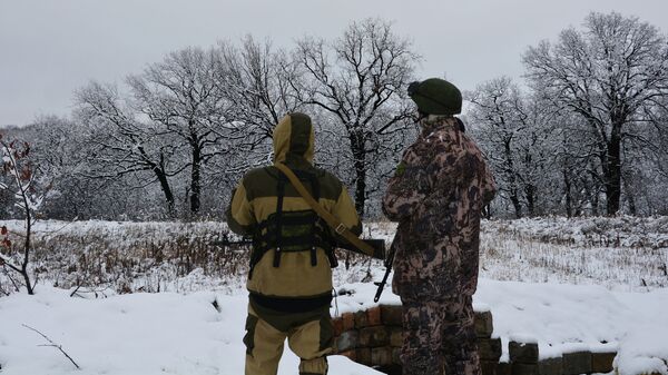 Военнослужащие Народной милиции ЛНР (бригада Призрак) на позициях в поселке Донецкий на линии соприкосновения. Архивное фото