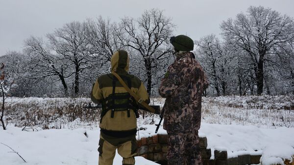Военнослужащие Народной милиции ЛНР (бригада Призрак) на позициях в поселке Донецкий на линии соприкосновения