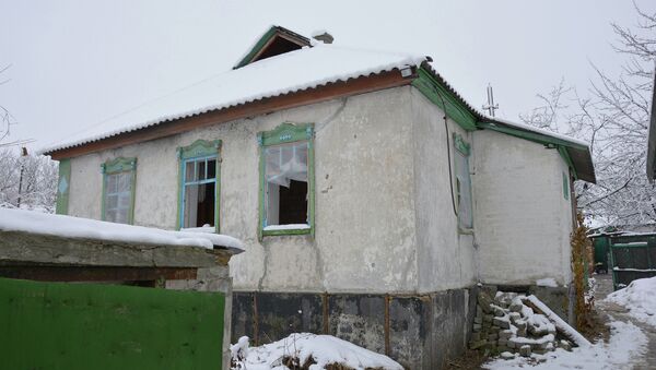 Брошенные дома на линии соприкосновения в ЛНР. ААрхивное фото