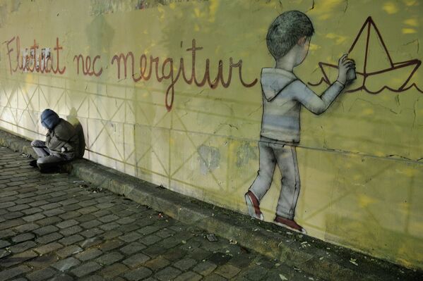 Граффити на улицах Парижа в память о терактах