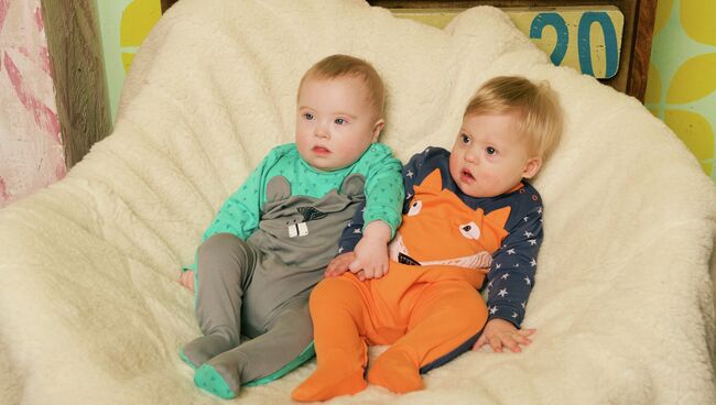 Юрашка и Макарошка: два малыша с синдромом Дауна в одной семье Юрашка и Макарошка: два малыша с синдромом Дауна в одной семье