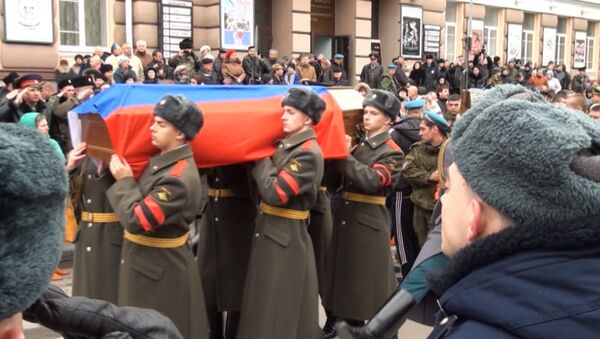 Погибшего в Сирии морпеха похоронили в Новочеркасске с воинскими почестями