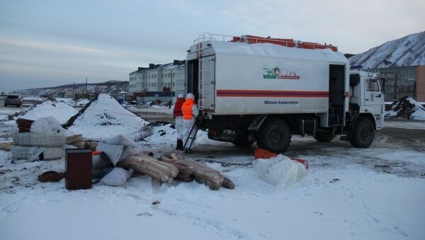 Очистка береговой полосы в Невельском районе после аварии танкера Надежда