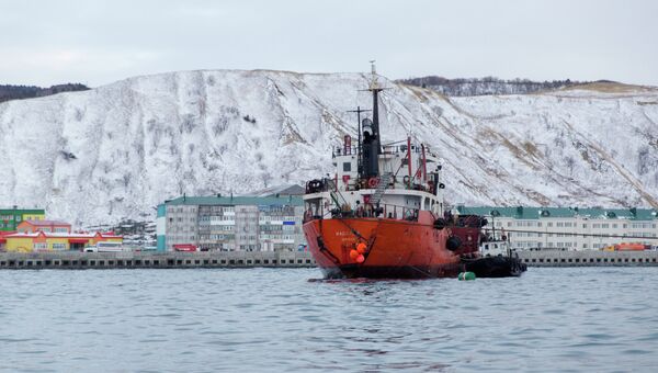 Танкер Надежда, севший на мель в акватории порта Невельск Сахалинской области