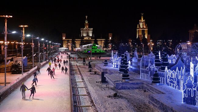 На открытии самого крупного катка в Европе на ВДНХ. Архивное фото