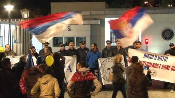 Жители Черногории скандировали НАТО - убийца на митинге у посольства США