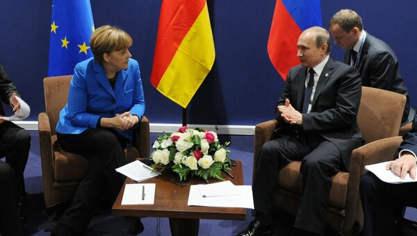 30 ноября 2015. Президент России Владимир Путин и Федеральный канцлер Германии Ангела Меркель во время встречи в Париже