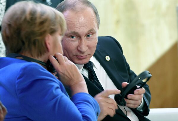 Президент России Владимир Путин и канцлер Германии Ангела Меркель на климатической конференции ООН в Париже