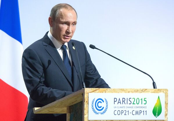 Президент России Владимир Путин выступает на 21-й Конференции стран-участниц Рамочной конвенции ООН по вопросам изменения климата