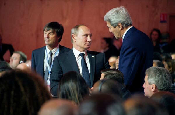 Президент России Владимир Путин и Госсекретарь США Джон Керри на климатической конференции ООН в Париже