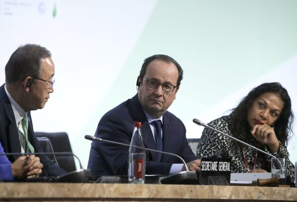 Президент Франции Франсуа Олланд и генеральный секретарь ООН Пан Ги Мун принимают участие в 21-й Конференции стран-участниц Рамочной конвенции ООН по вопросам изменения климата