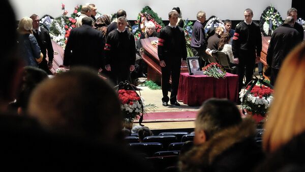 Гражданская панихида по сотрудникам авиакомпании Волга-Днепр, погибшим в результате теракта в гостинице Рэдиссон