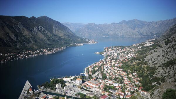 Вид на город Котор и Боко-Которский залив в Черногории